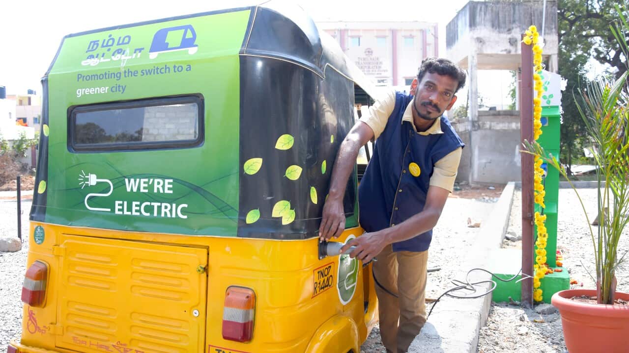 Autista di tuk tuk elettrico (Fondazione Acra, India)