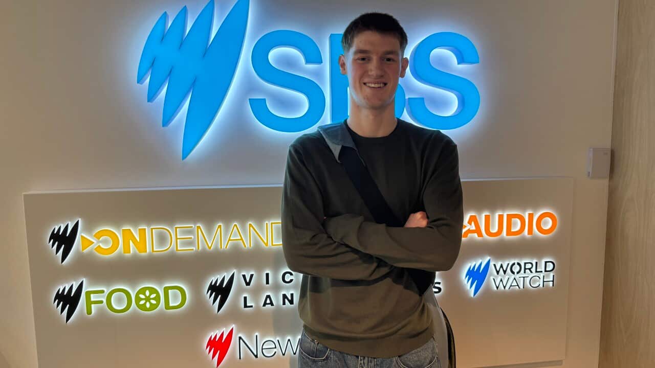 Vinnie Delaney Barbera negli studi di SBS.