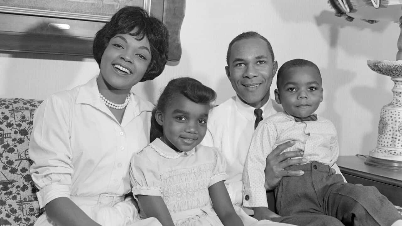 1960s HAPPY SMILING AFRICAN AMERICAN FAMILY ON COUCH