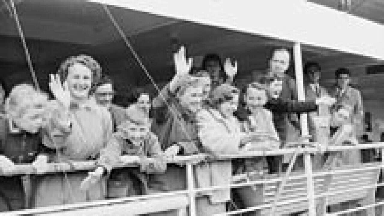 Invisible migrants: leo Lake