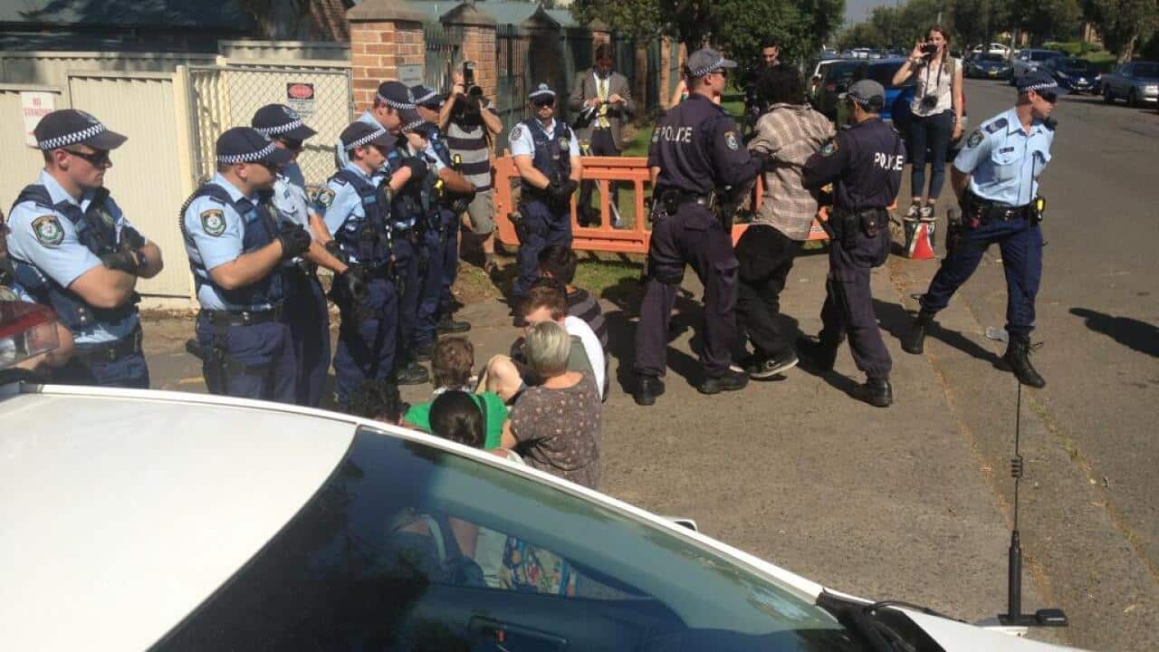 villawood_arrest_twitter_jimrhiz.jpg