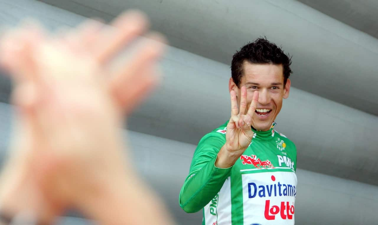 Robbie McEwen in the green jersey after stage 19 of the 2006 Tour de France, 22 July 2006 (AAP)