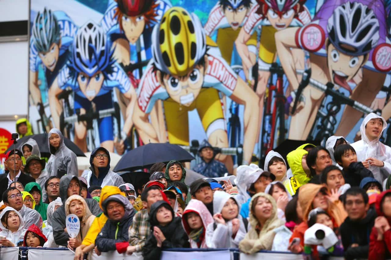 Fans and Manga overlook the racing at the Japan Cup criterium (Getty)