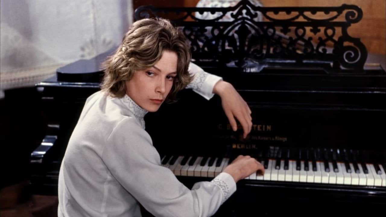 death-venice-backdrop.jpg
