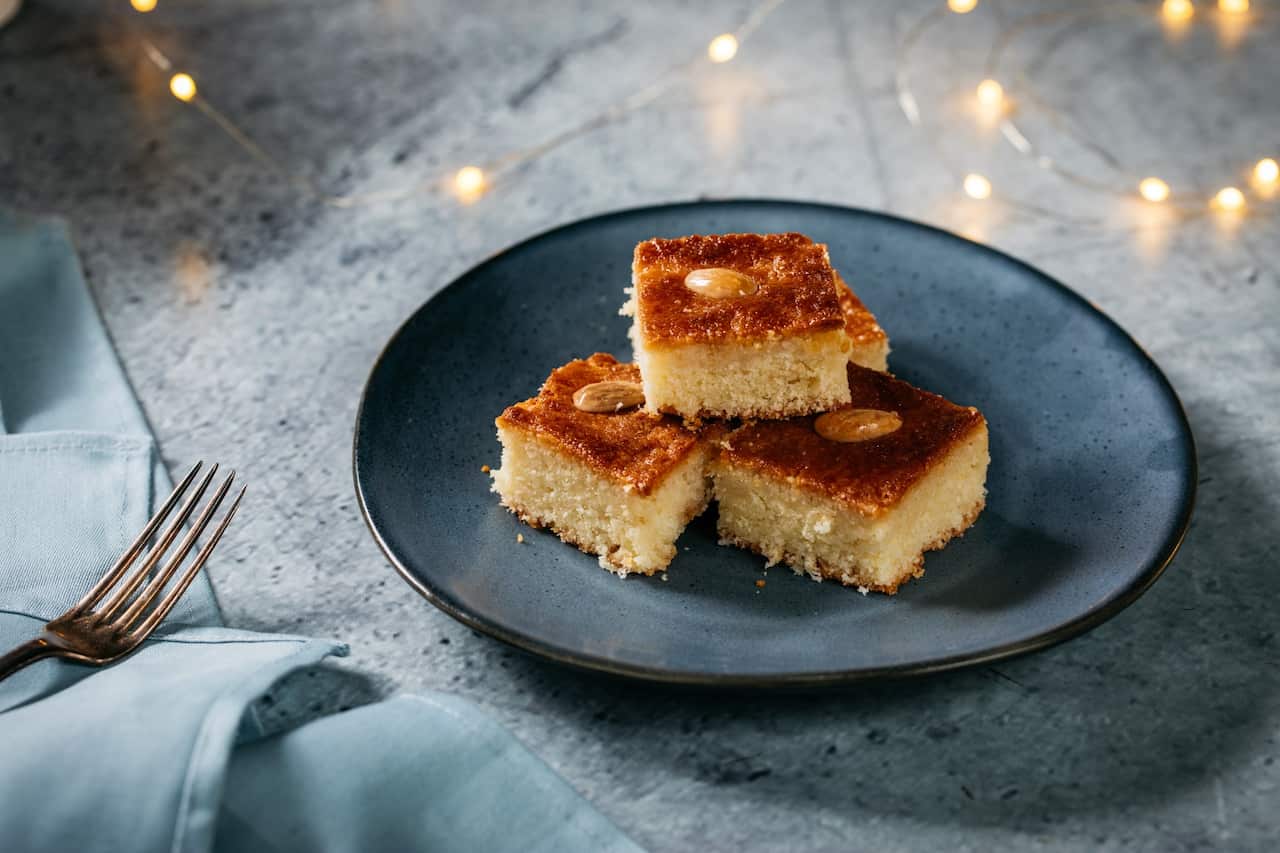 Namoura (Sweet semolina and coconut slice)