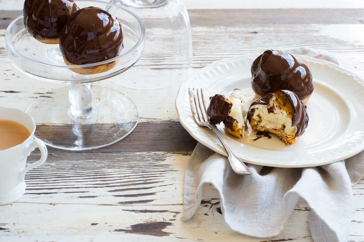 Borsshe-Bollen-(choux-puffs).jpg