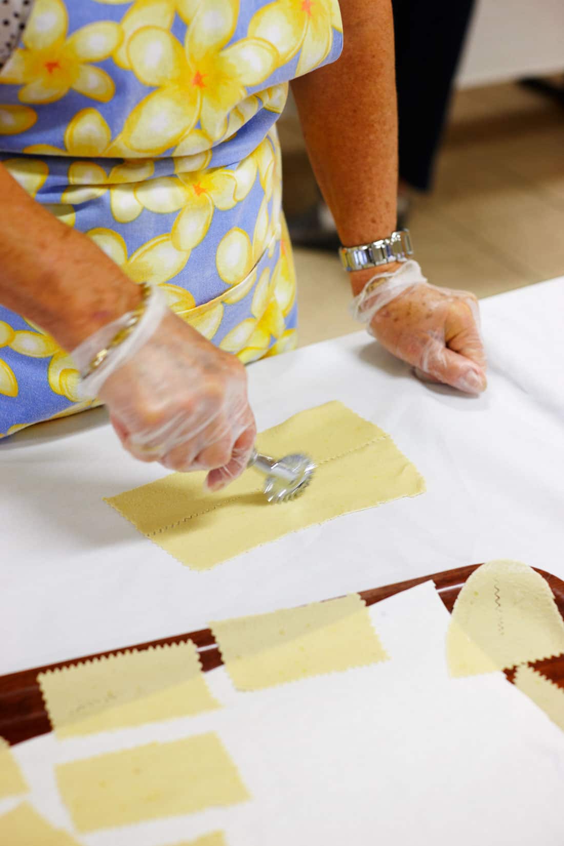 Crostoli-cutting.jpg