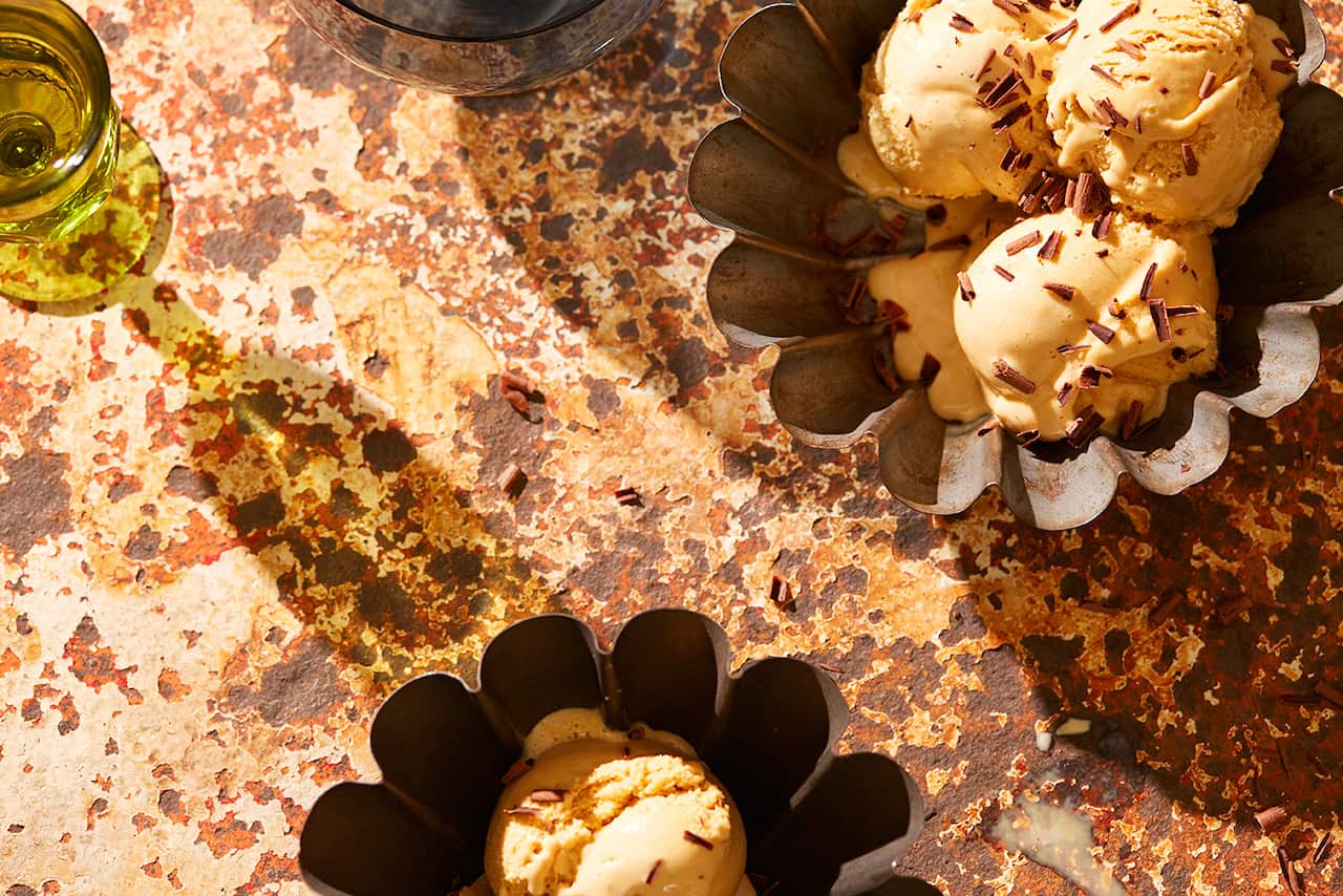 Smoky caramel ice-cream 