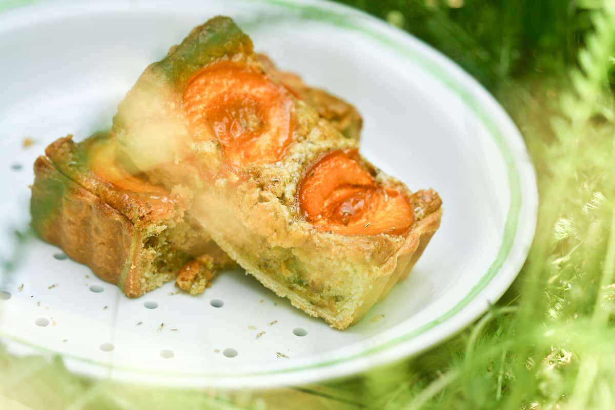 Apricot and pistachio tart (tarte à l’abricot et à la pistache)