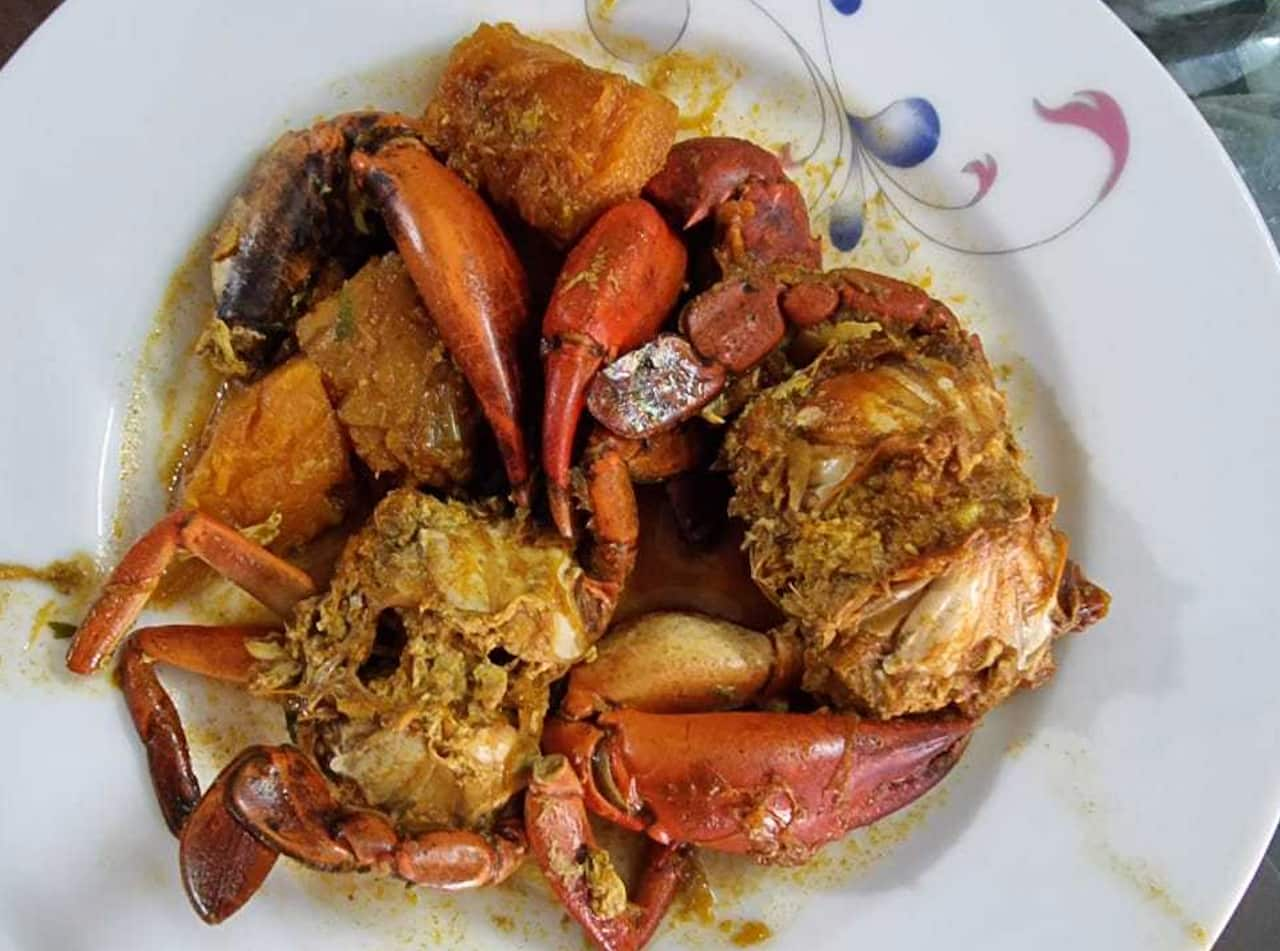 Bengali crab curry, called kakrar jhal,