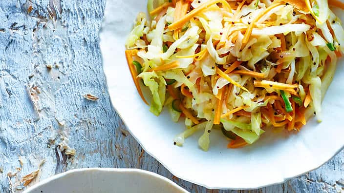 Spicy pickled coleslaw (zasar)