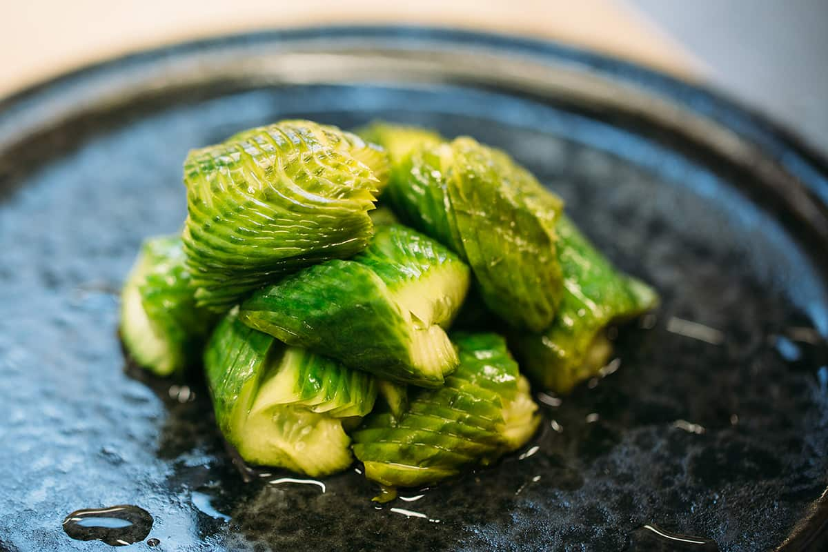 Snake-cut cucumber pickles