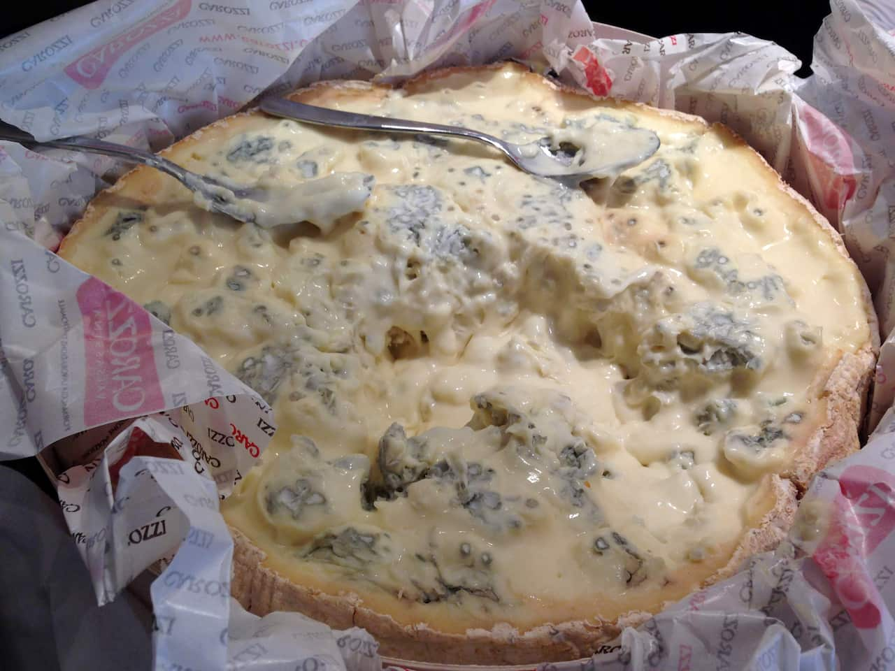 https://images.sbs.com.au/drupal/food/public/gorgonzola-cheese-runny-creamy-food-cuisine-1450101-pxhere.com_.jpg?imwidth=1280