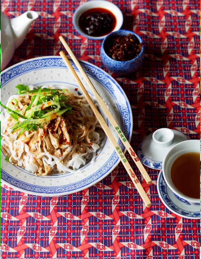 Cold noodles with black vinegar sauce (liang pi)