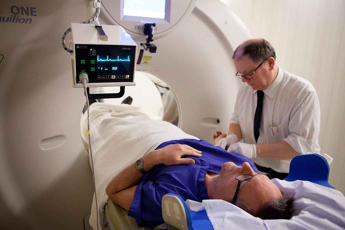 Michael Mosley preparing for a cardiac scan.