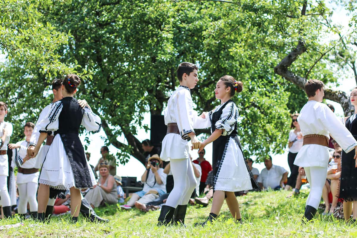 Romanian brunch dancing