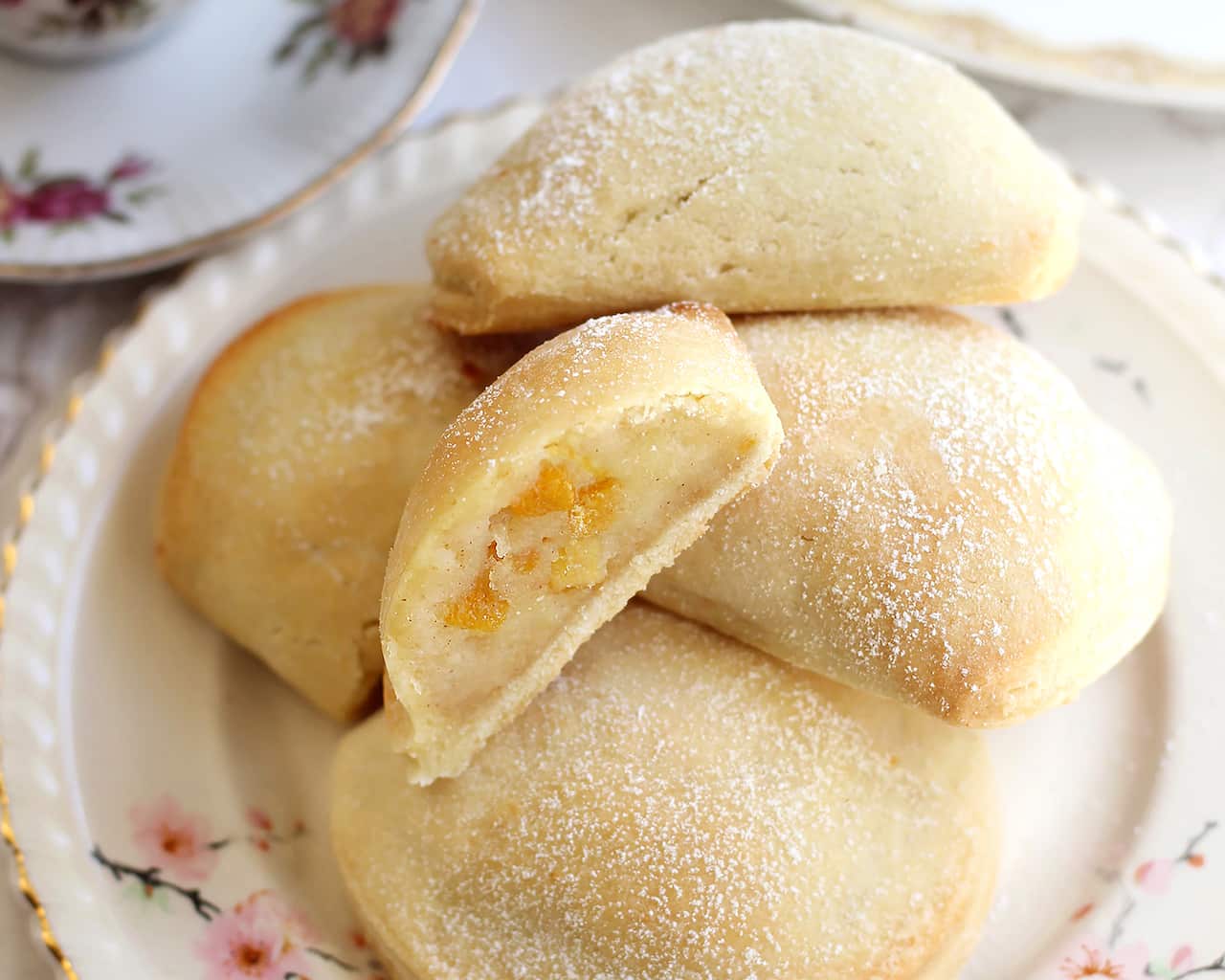 Shortcrust pastries with semolina filling