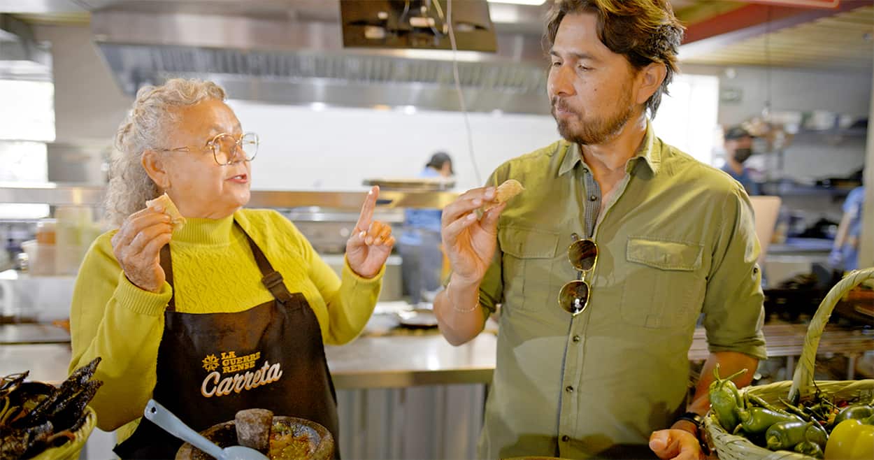 Episode 1 Sabina and Jose eatin salsa tacos