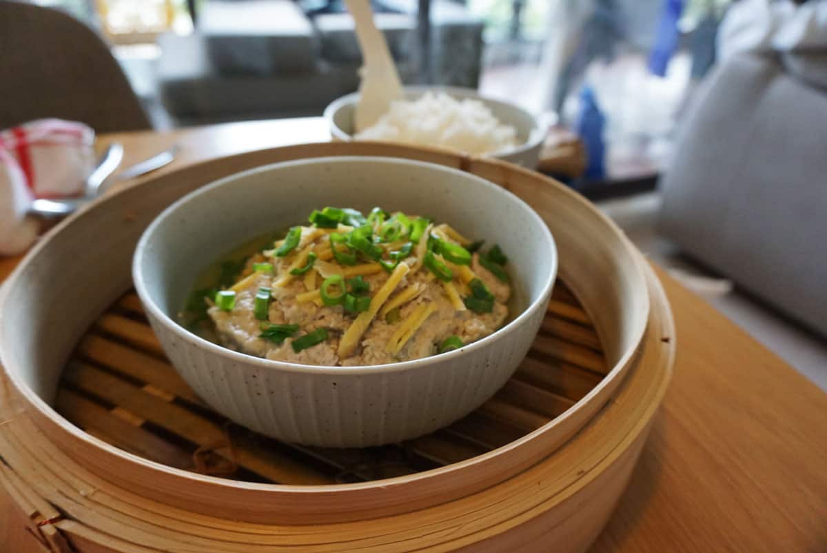 Steamed pork belly mince with pickled vegetables