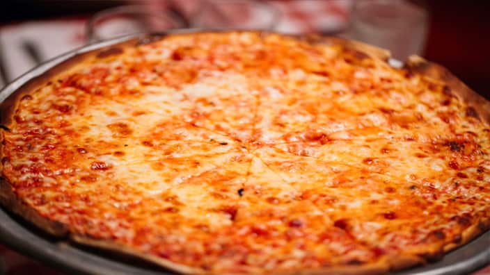 Plain cheese pizza
