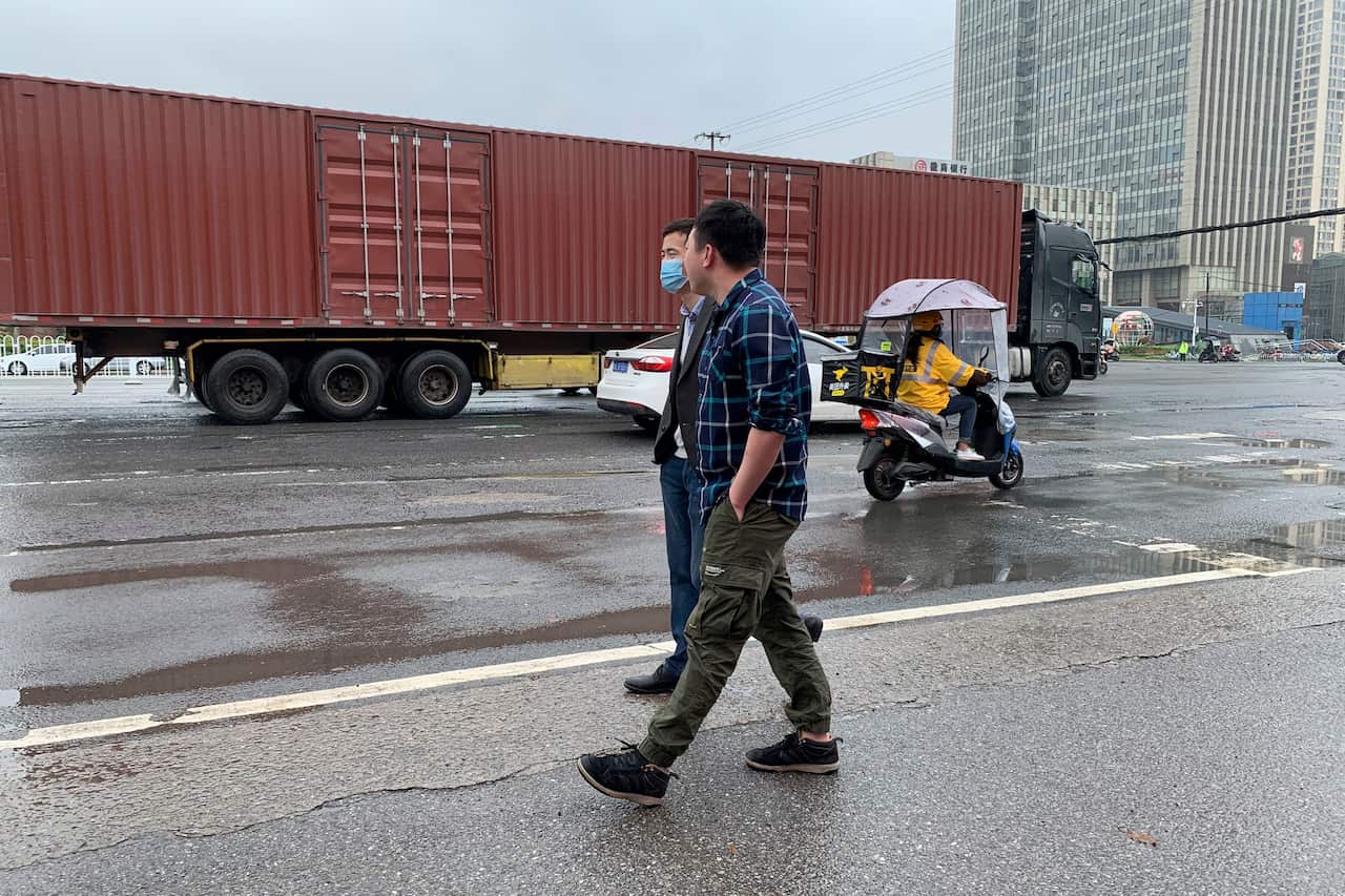 Two undercover police try to keep a low profile while following a Times journalist.