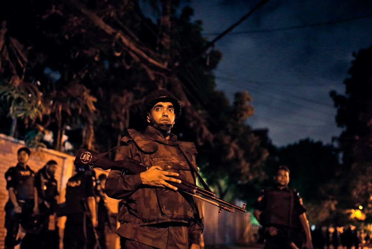 Bangladeshi security forces stand guard as they seal off the streets close to a Spanish resturant, following a hostage taking, in Dhaka, Bangladesh, late 01 July 2016. 