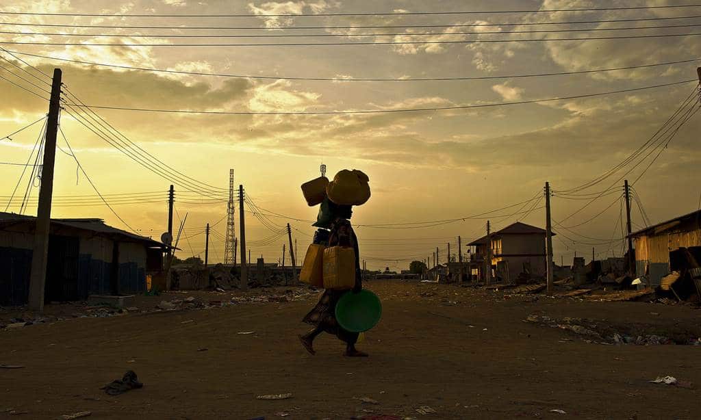 Some Bor residents have begun to return to their homes to salvage what's left of their belongings after fighting between opposition forces and government soldiers. (AFP)