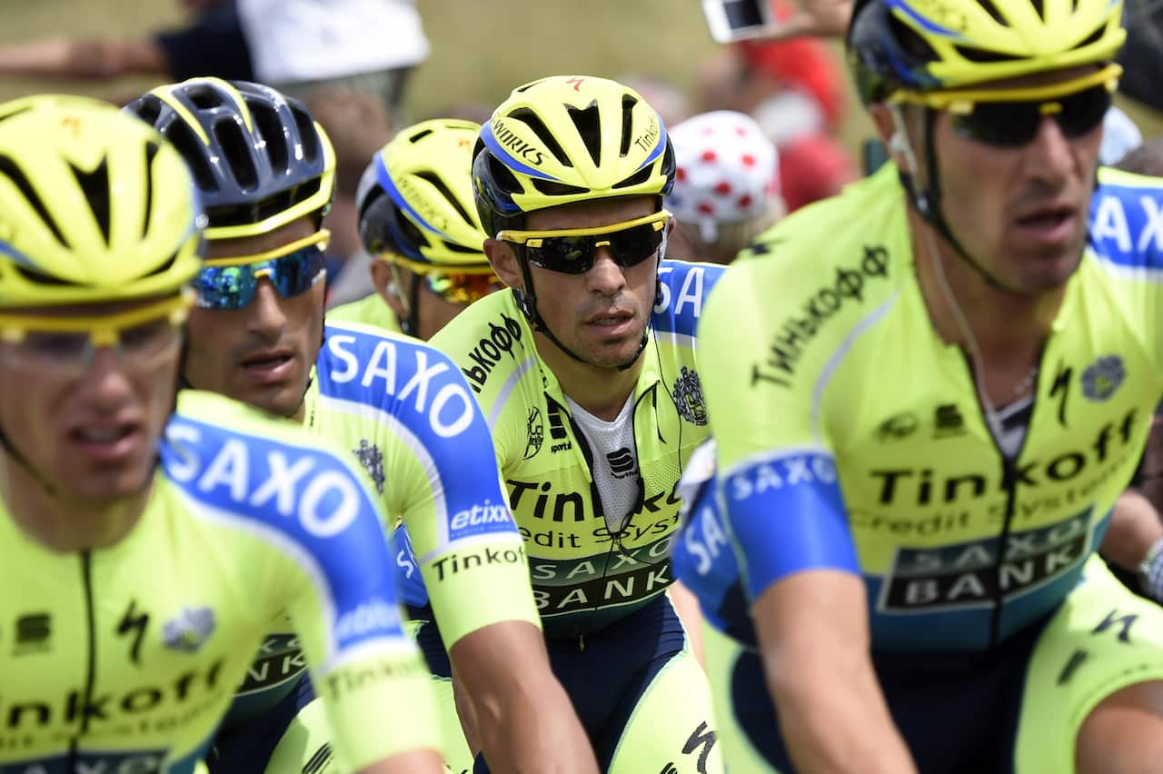 Spain's Alberto Contador (C) rides in the pack with his teammates of Russia's Tinkoff-Saxo cycling team during the 201 km second stage of the 101th edition of the Tour de France cycling race (AAP)