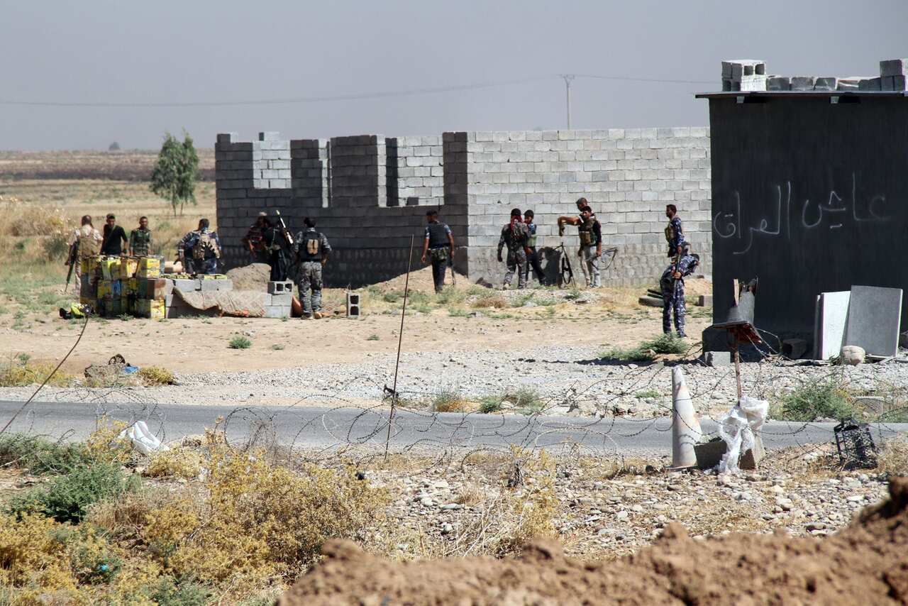 Iraqi security forces and Turkmen Shiite fighters, who volunteered to join the government forces, hold a position on August 4, 2014 in Amerli 