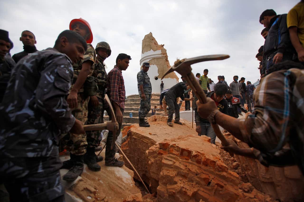 1300 killed, 5 Australians missing in Nepal quake