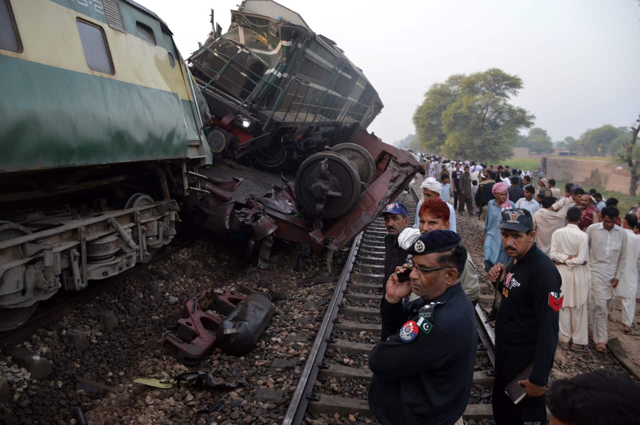 Pakistan train crash