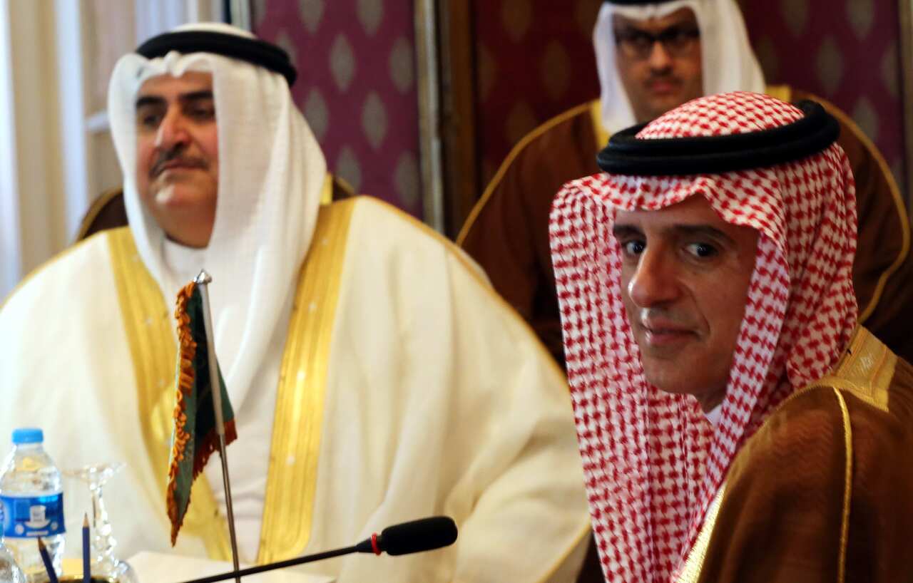 Saudi Foreign Minister Adel al-Jubeir (R) and Bahraini Foreign Minister Khalid bin Ahmed al-Khalifa