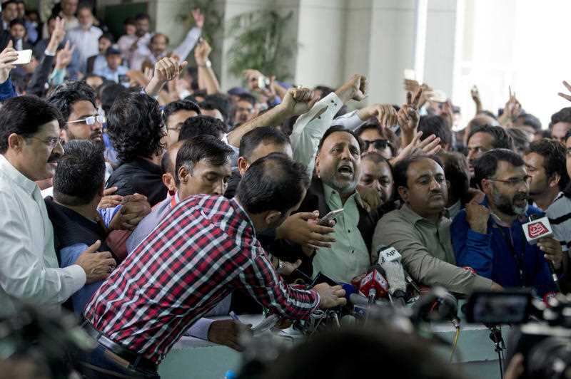 Nawaz Sharif resigns