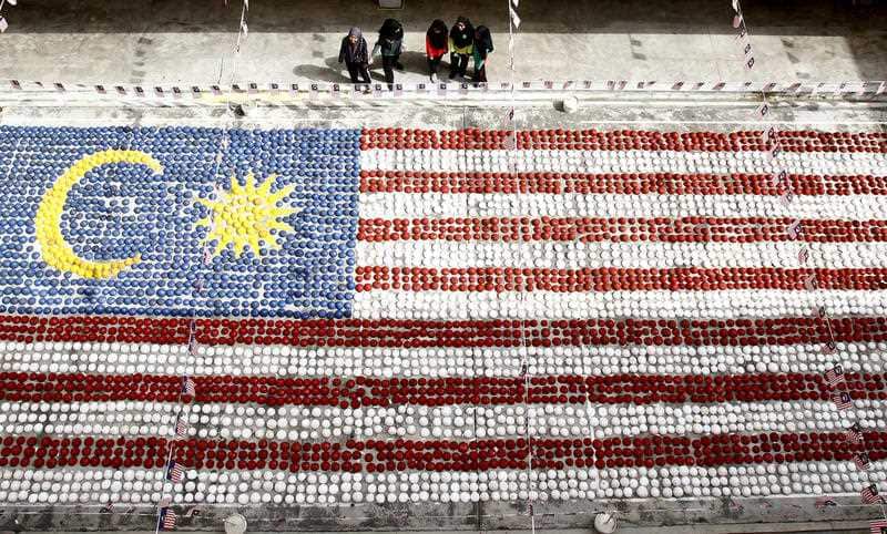 Malaysia Welfare Department collaborated with students to make a giant flag with over 5,000 coconut shells in conjunction of Malaysia's 60th Independence Day