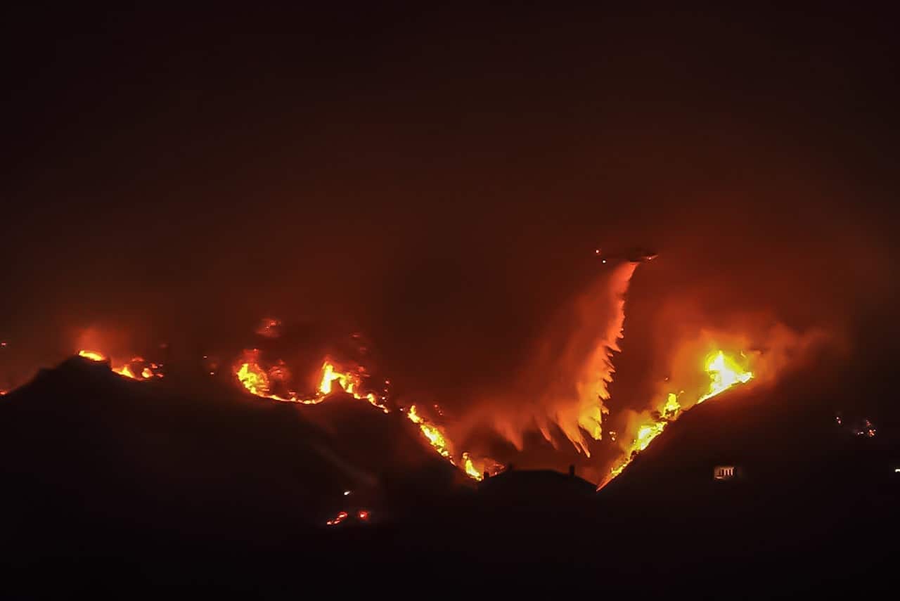 Burbank: La Tune wildfire blazes through Burbank, California on September 02, 2017 as forest fires continue to spread across the state. 