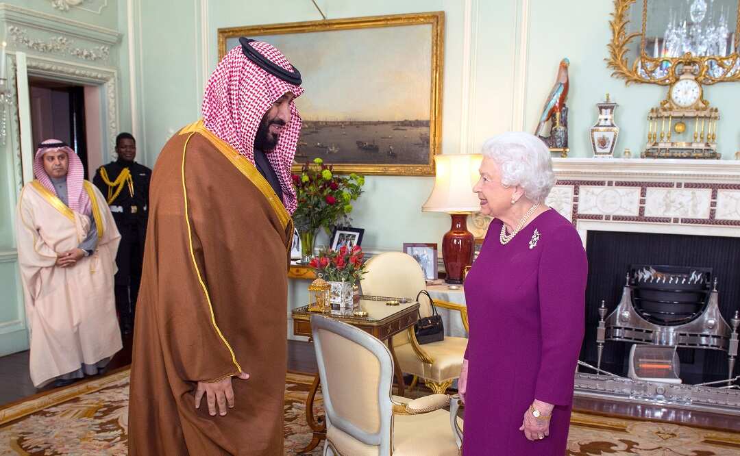 Queen Elizabeth II greets Mohammed bin Salman.