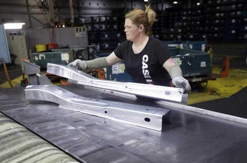 If President Donald Trump delivers on threats to slap 25 percent tariffs on imported automobiles and parts, experts say it will cut auto sales and cost jobs in the US, Canada and Mexico.