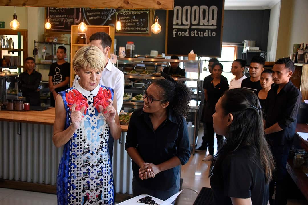 Julie Bishop meets students at the Agora Food Studio in Dili.