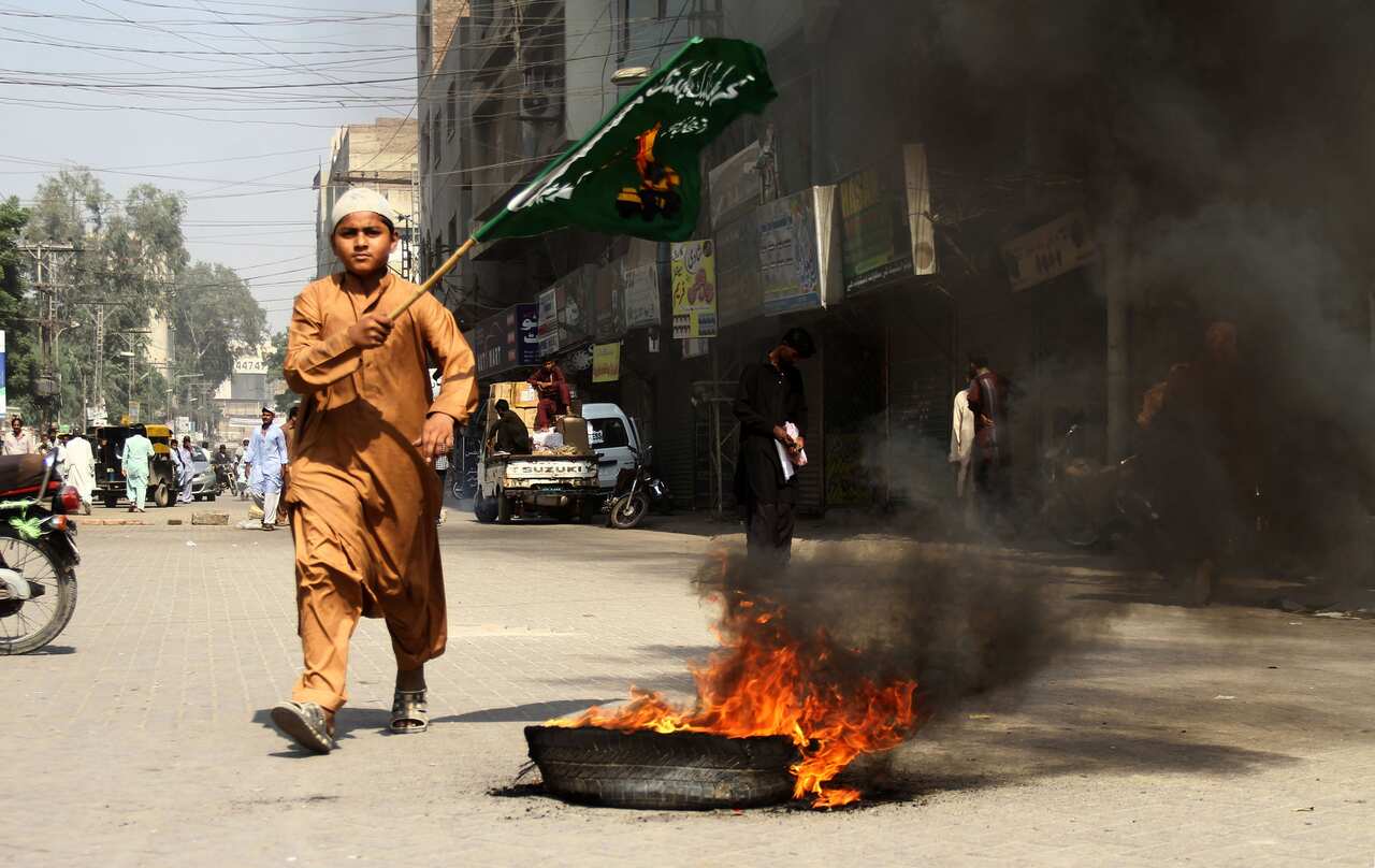 Supporters of Tehreek-e-Labaik Pakistan protest against the court decision to overturn the conviction of Asia Bibi.