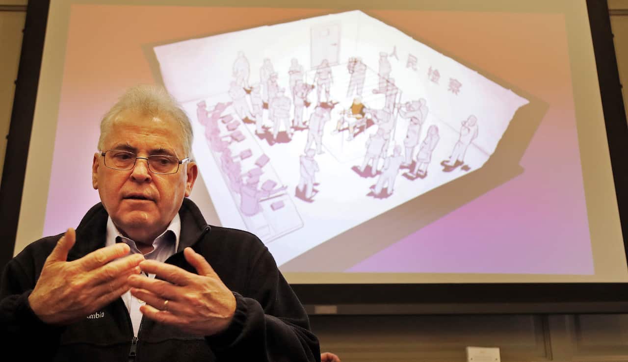 The message urged the reader to contact Peter Humphrey, a former journalist who spent 23 months imprisoned in China.