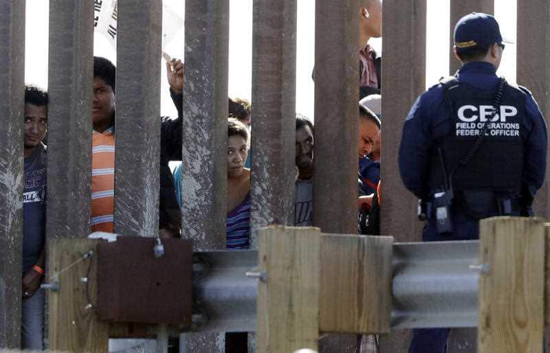 Central American migrants gather at the Us-Mexico border, after travelling thousands of kilometres.