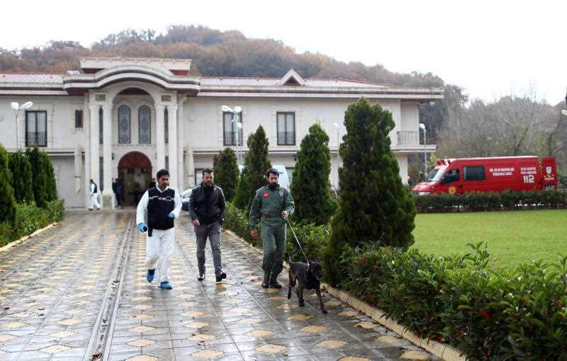Turkish forencis officers investgate a site at a villa in Yalova city, Turkey, 26 November 2018.