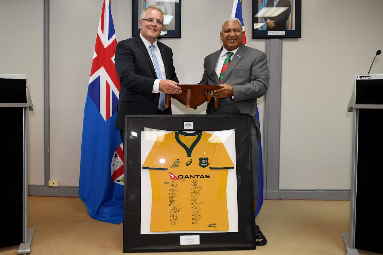Prime Minister of Fiji Frank Bainimarama and Prime Minister Morrison exchange gifts.