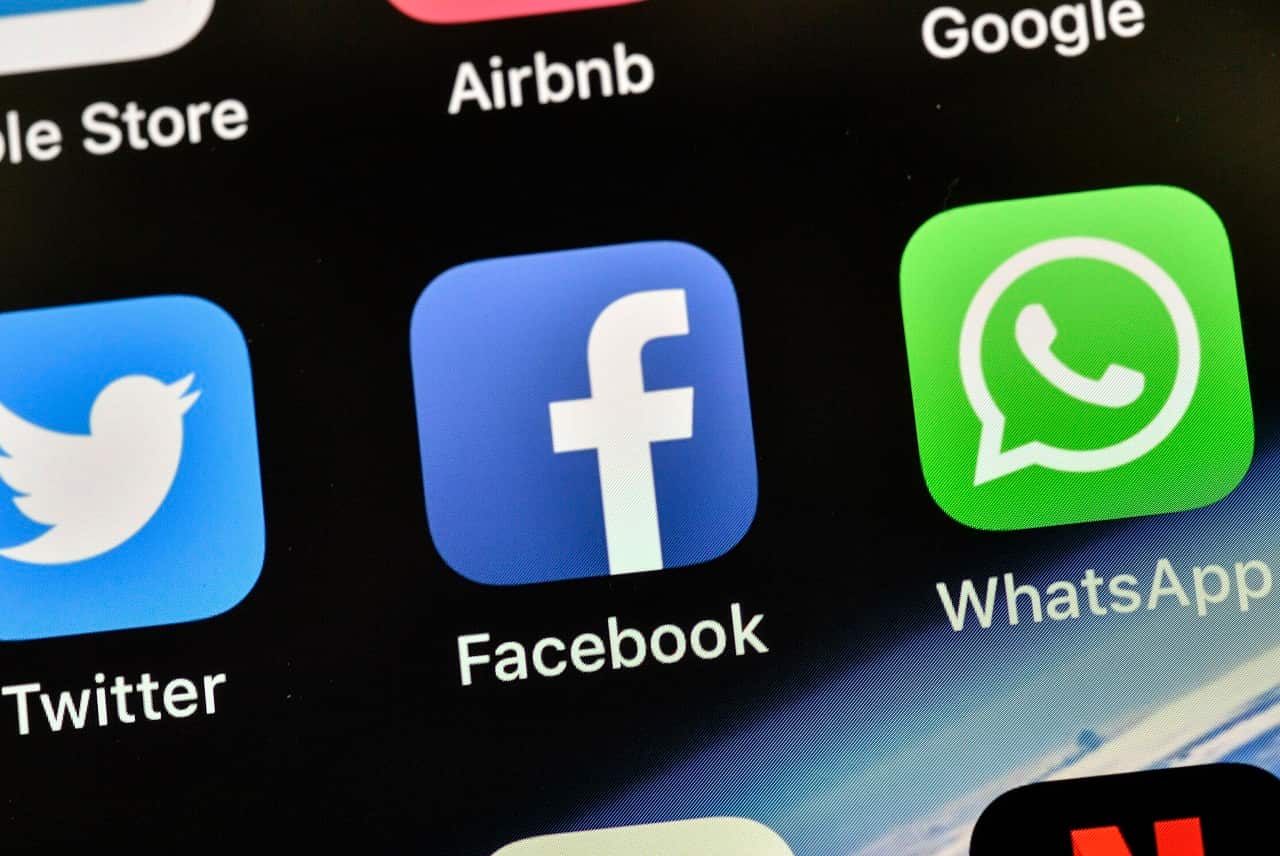 The Green want to "ensure digital and social media platforms operate within the public interest".