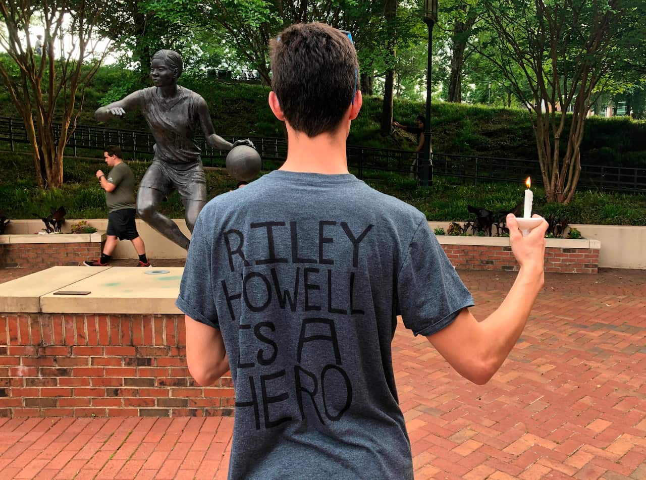 Students pay tribute to Riley Howell