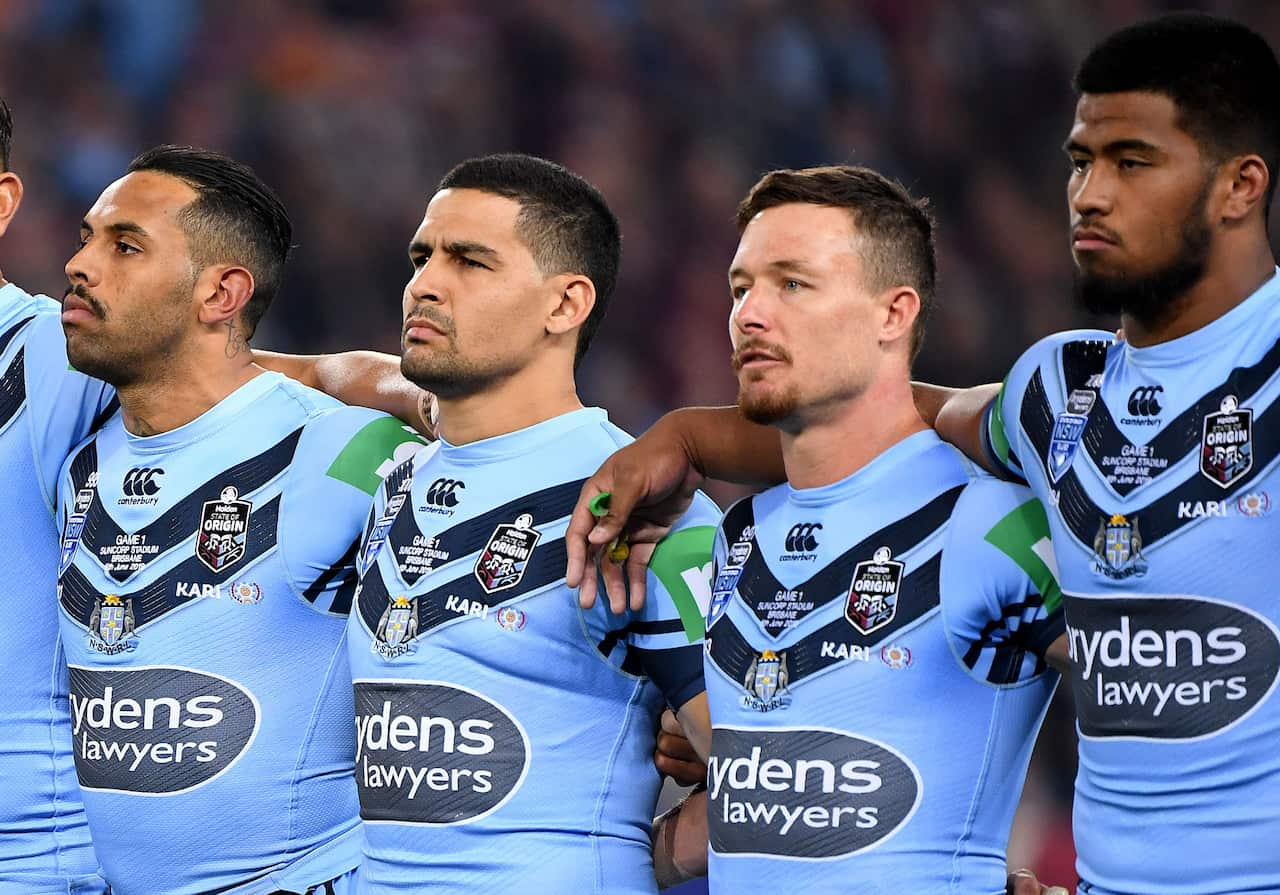 State of Origin players stay silent during national anthem | SBS News