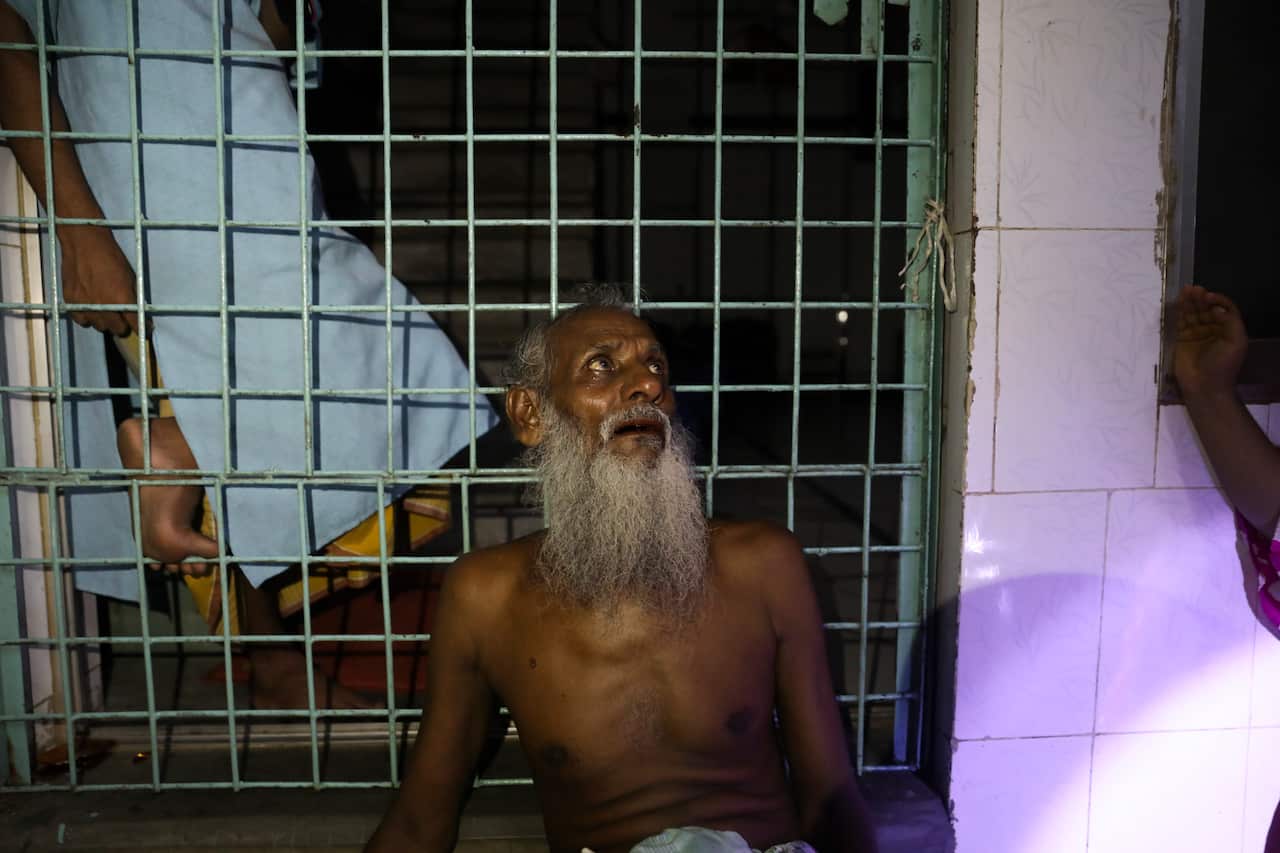 An elderly were seen bursting into tears as his valuables were gutted in the fire in Mirpir, Dhaka, Bangladesh on Friday, August 16, 2019. More than 1,000 shanties of the slum were burnt in the fire. (Photo by Salahuddin Ahmed/Sipa USA).
