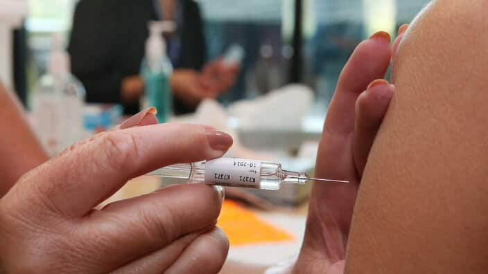 Government has urged all health workers to have the flu vaccination to prevent passing on the virus to vulnerable patients as the flu season approaches.