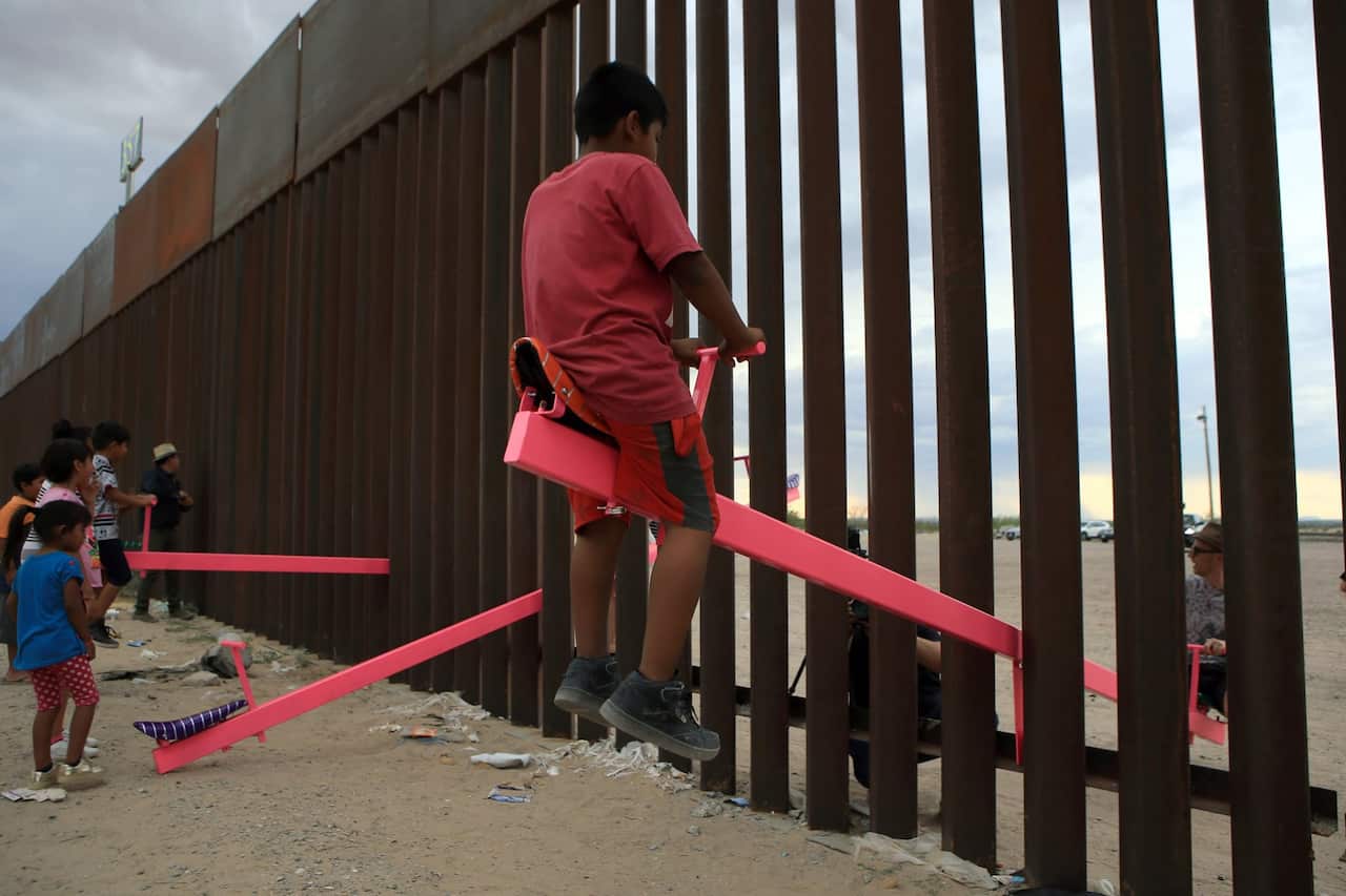 Border seesaw