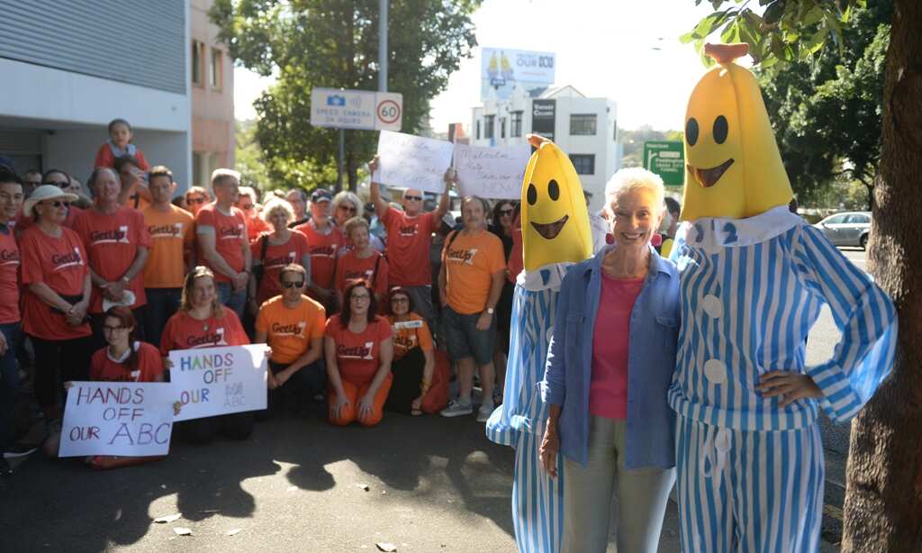 Former ABC Playschool presenter Benita Collings is joined by the Bananas in Pyjamas in front of a crowd funded billboard calling for the protection of the ABC, in the heart of Malcolm Turnbull's electorate in Rushcutters Bay, Sydney, Jan 30, 2014. (AAP)